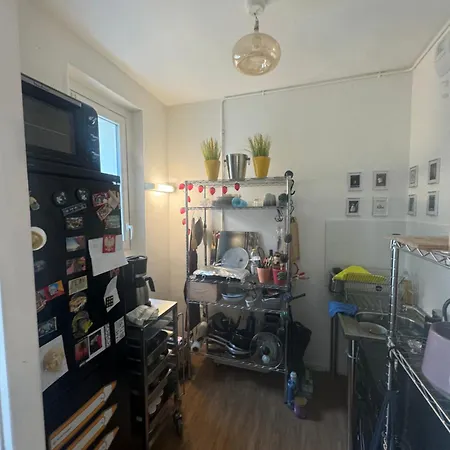 Shared For 2 Male Traveler Under 30s * 파리