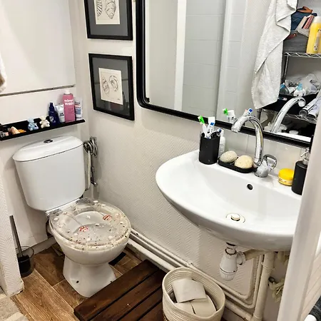 Habitación en casa particular Shared Private For Up To 2 Male Traveler Under 30s&2 Flatmates Résidents