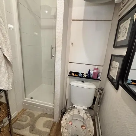 Shared Private For Up To 2 Male Traveler Under 30s&2 Flatmates Résidents *