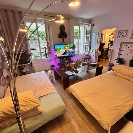Habitación en casa particular Shared Private For Up To 2 Male Traveler Under 30s&2 Flatmates Résidents *